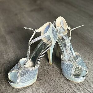 Top Moda silver platform sandal heels, women’s size 8